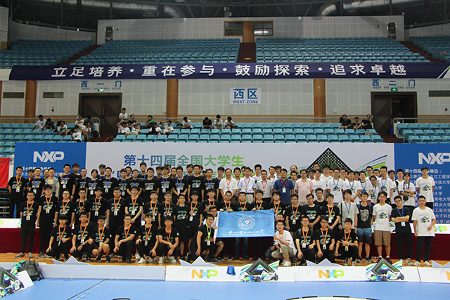 校领导与参赛队员等合影1.JPG
